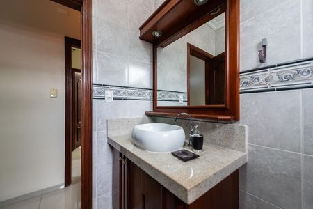 Casa para alugar com 500m², 5 quartos e 5 vagasBanheiro suíte