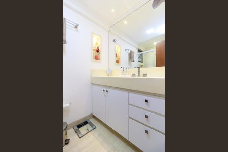 Apartamento à venda com 131m², 3 quartos e 2 vagasBanheiro da Suíte