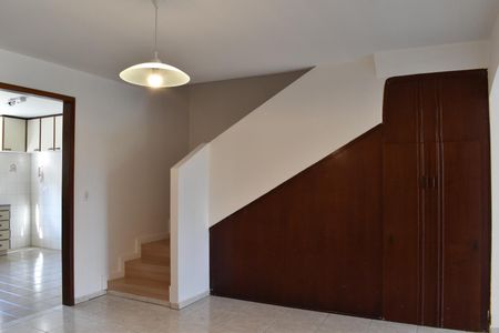 Casa para alugar com 173m², 3 quartos e 2 vagas Casa para alugar com 173m², 3 quartos e 2 vagasSala