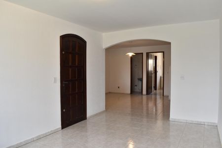 Casa para alugar com 173m², 3 quartos e 2 vagas Casa para alugar com 173m², 3 quartos e 2 vagasSala