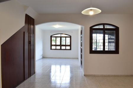 Casa para alugar com 173m², 3 quartos e 2 vagas Casa para alugar com 173m², 3 quartos e 2 vagasSala
