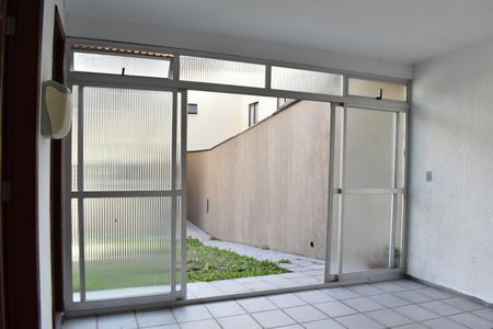 Casa para alugar com 173m², 3 quartos e 2 vagas Casa para alugar com 173m², 3 quartos e 2 vagasEdícula com Churrasqueira