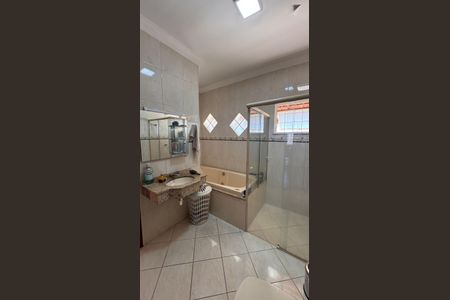 Casa à venda com 200m², 3 quartos e 3 vagasBanheiro