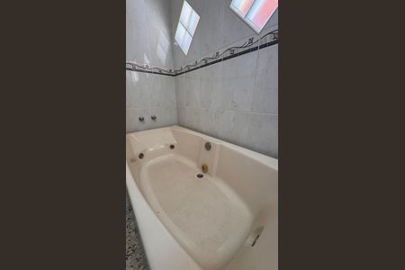 Casa à venda com 200m², 3 quartos e 3 vagasBanheiro