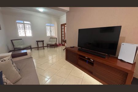 Casa à venda com 200m², 3 quartos e 3 vagasSala