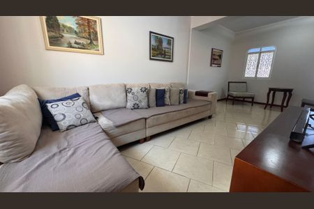 Casa à venda com 200m², 3 quartos e 3 vagasSala
