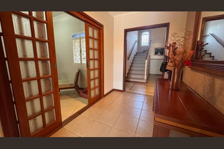 Casa à venda com 200m², 3 quartos e 3 vagasCorredor