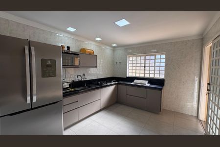 Casa à venda com 200m², 3 quartos e 3 vagasCozinha