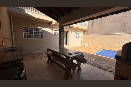 Casa à venda com 200m², 3 quartos e 3 vagasÁrea comum