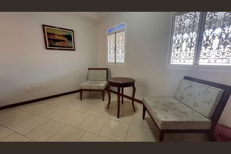 Casa à venda com 200m², 3 quartos e 3 vagasSala