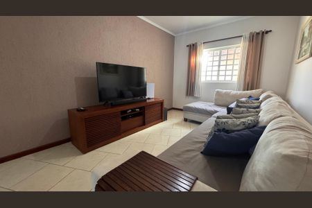 Casa à venda com 200m², 3 quartos e 3 vagasSala