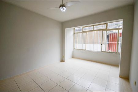 Apartamento à venda com 80m², 2 quartos e sem vagaSala