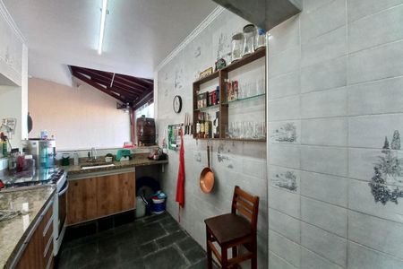 Casa para alugar com 235m², 6 quartos e 4 vagasCozinha