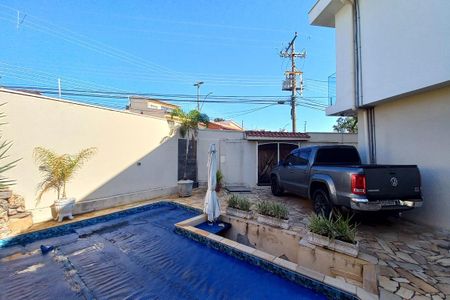 Casa para alugar com 235m², 6 quartos e 4 vagasÁrea comum - Piscina