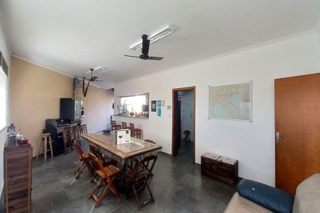 Casa para alugar com 235m², 6 quartos e 4 vagasÁrea comum - Salão de festas