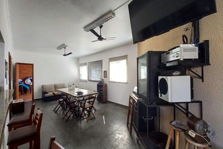 Casa para alugar com 235m², 6 quartos e 4 vagasÁrea comum - Salão de festas