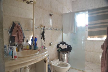 Casa à venda com 350m², 5 quartos e 4 vagasBanheiro da Suíte 2