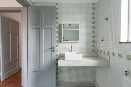 Casa à venda com 127m², 2 quartos e 2 vagasBanheiro