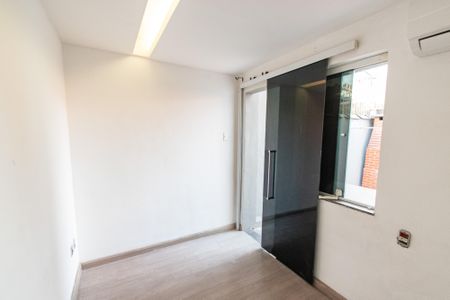 Casa à venda com 127m², 2 quartos e 2 vagasQuarto de serviço