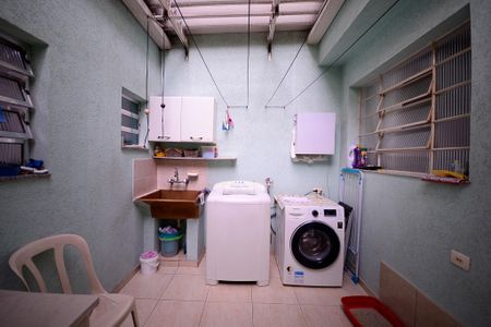 Casa à venda com 137m², 3 quartos e 2 vagas Casa à venda com 137m², 3 quartos e 2 vagasÁrea de Serviço