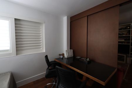 Casa à venda com 184m², 3 quartos e 4 vagasQuarto 1- Suíte