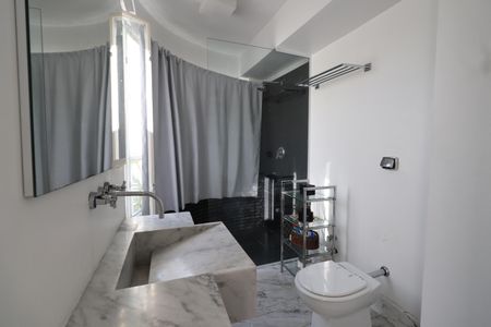 Casa à venda com 184m², 3 quartos e 4 vagasBanheiro da Suíte 2