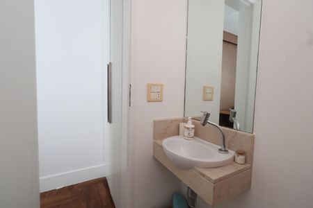 Casa à venda com 184m², 3 quartos e 4 vagasBanheiro da Suíte 1