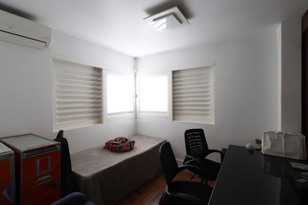 Casa à venda com 184m², 3 quartos e 4 vagasQuarto 1- Suíte