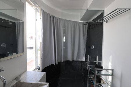 Casa à venda com 184m², 3 quartos e 4 vagasBanheiro da Suíte 2