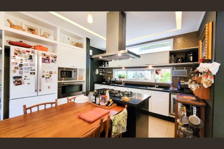 Casa de condomínio à venda com 680m², 4 quartos e 4 vagasCozinha