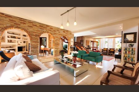 Casa de condomínio à venda com 680m², 4 quartos e 4 vagasSala