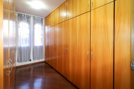 Casa à venda com 348m², 3 quartos e 5 vagas Casa à venda com 348m², 3 quartos e 5 vagasCloset da Suíte 1
