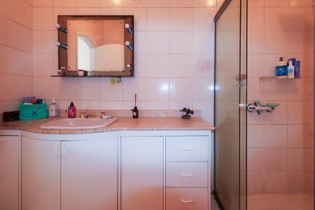 Casa à venda com 348m², 3 quartos e 5 vagas Casa à venda com 348m², 3 quartos e 5 vagasBanheiro da Suíte 2