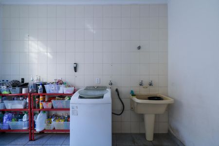 Casa à venda com 348m², 3 quartos e 5 vagas Casa à venda com 348m², 3 quartos e 5 vagasÁrea de Serviço