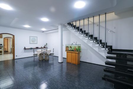 Casa à venda com 348m², 3 quartos e 5 vagas Casa à venda com 348m², 3 quartos e 5 vagasSala