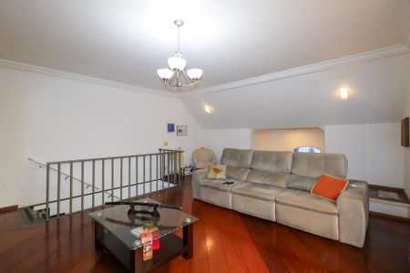 Casa à venda com 348m², 3 quartos e 5 vagas Casa à venda com 348m², 3 quartos e 5 vagasSala - Piso Superior