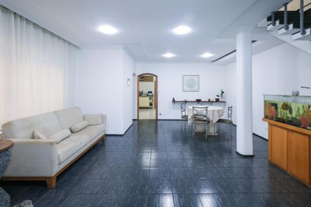 Casa à venda com 348m², 3 quartos e 5 vagas Casa à venda com 348m², 3 quartos e 5 vagasSala