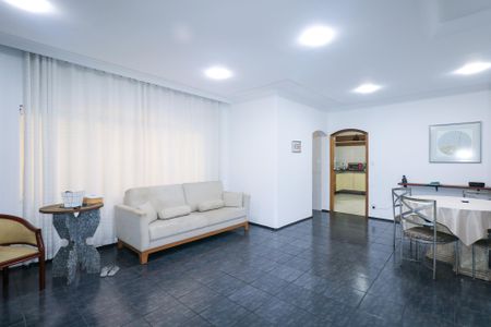 Casa à venda com 348m², 3 quartos e 5 vagas Casa à venda com 348m², 3 quartos e 5 vagasSala