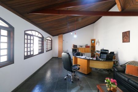 Casa à venda com 348m², 3 quartos e 5 vagas Casa à venda com 348m², 3 quartos e 5 vagasSalão de Festas