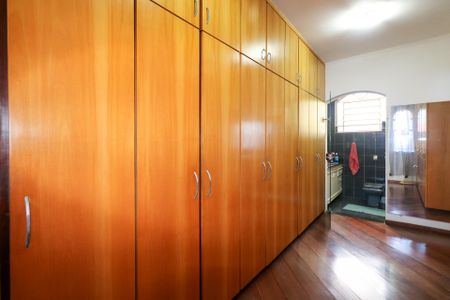 Casa à venda com 348m², 3 quartos e 5 vagas Casa à venda com 348m², 3 quartos e 5 vagasCloset da Suíte 1