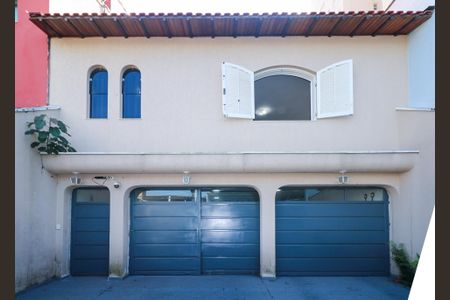 Casa à venda com 348m², 3 quartos e 5 vagas Casa à venda com 348m², 3 quartos e 5 vagasFachada