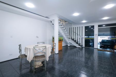 Casa à venda com 348m², 3 quartos e 5 vagas Casa à venda com 348m², 3 quartos e 5 vagasSala