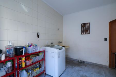 Casa à venda com 348m², 3 quartos e 5 vagas Casa à venda com 348m², 3 quartos e 5 vagasÁrea de Serviço