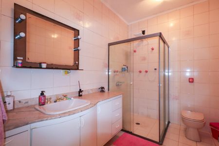 Casa à venda com 348m², 3 quartos e 5 vagas Casa à venda com 348m², 3 quartos e 5 vagasBanheiro da Suíte 2