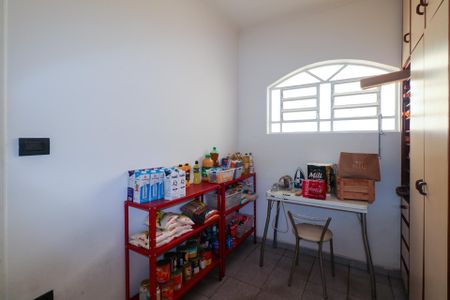 Casa à venda com 348m², 3 quartos e 5 vagas Casa à venda com 348m², 3 quartos e 5 vagasQuarto de Serviço