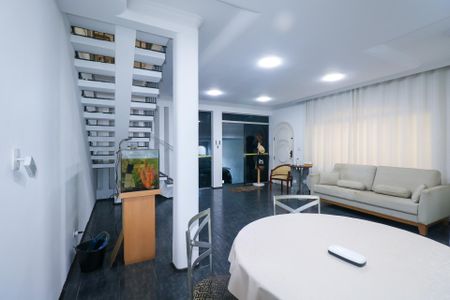 Casa à venda com 348m², 3 quartos e 5 vagas Casa à venda com 348m², 3 quartos e 5 vagasSala