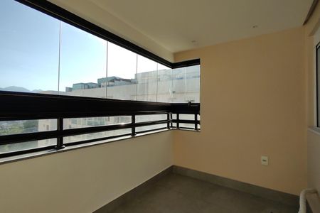 Apartamento para alugar com 150m², 3 quartos e 2 vagas Apartamento para alugar com 150m², 3 quartos e 2 vagasVaranda