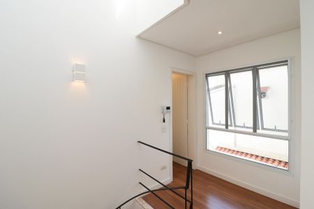 Casa à venda com 150m², 3 quartos e 2 vagasEscada