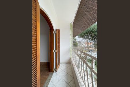 Casa à venda com 327m², 3 quartos e 6 vagas Casa à venda com 327m², 3 quartos e 6 vagasSacada - Suíte