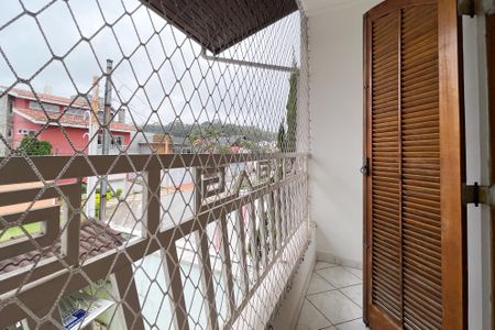 Casa à venda com 327m², 3 quartos e 6 vagas Casa à venda com 327m², 3 quartos e 6 vagasSacada - Suíte